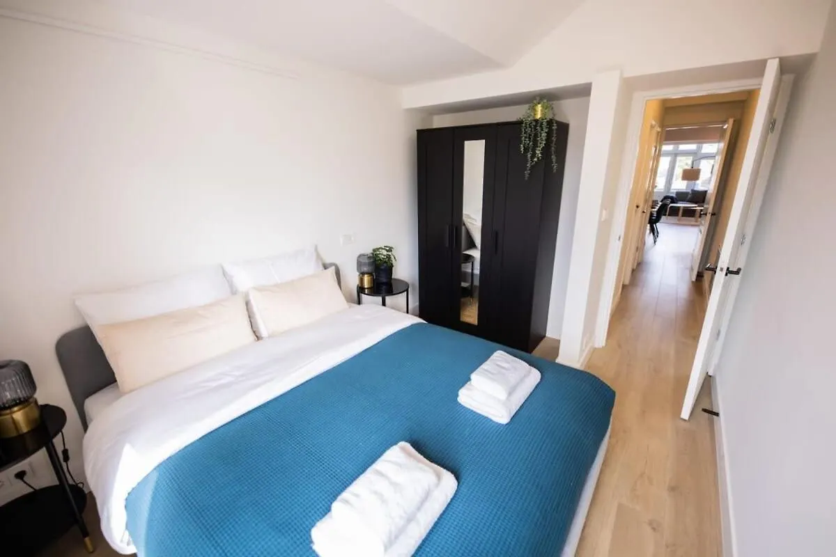 Grandly 3 Bedroom Serviced Apartment 83M2 -Nb306G- Rotterdam 0*,  Hollanda